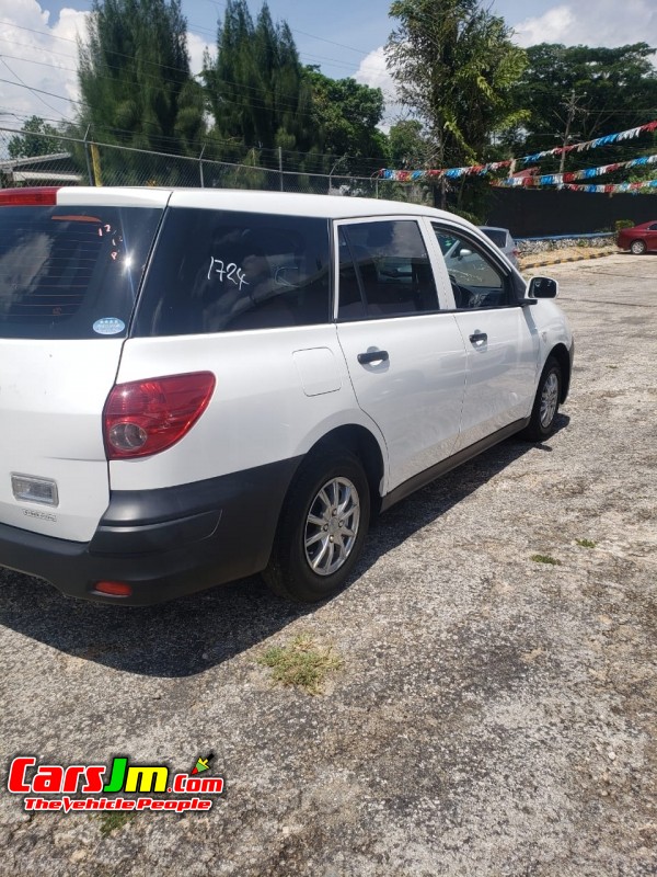 2018 Nissan AD Wagon image1