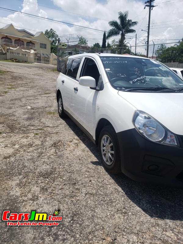 2018 Nissan AD Wagon image11