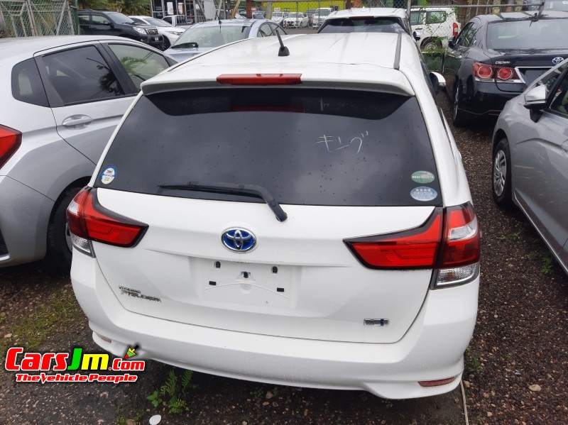 2017 Toyota Fielder image1