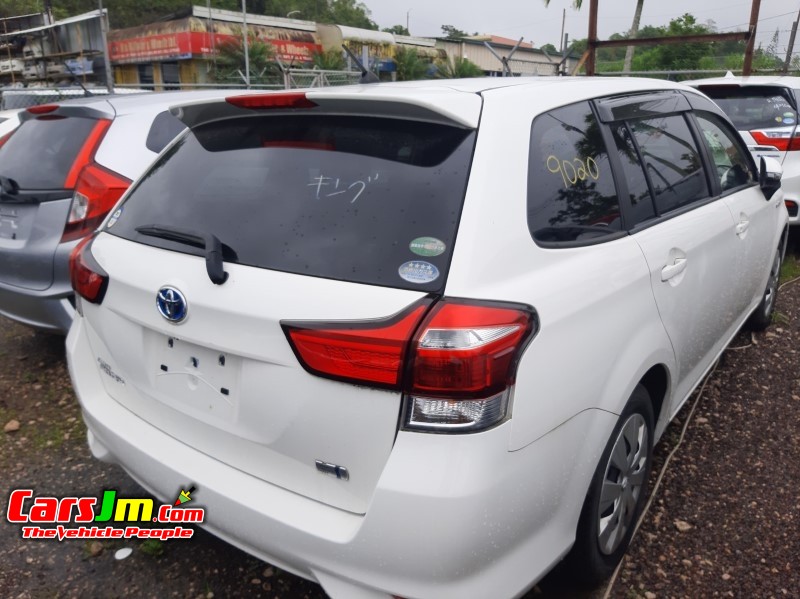 2017 Toyota Fielder image2