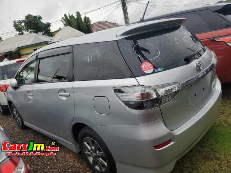 2015 Toyota Wish image1