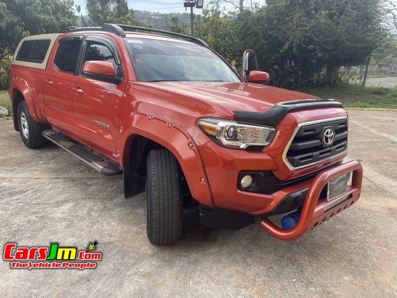 2017 Toyota Tacoma image16