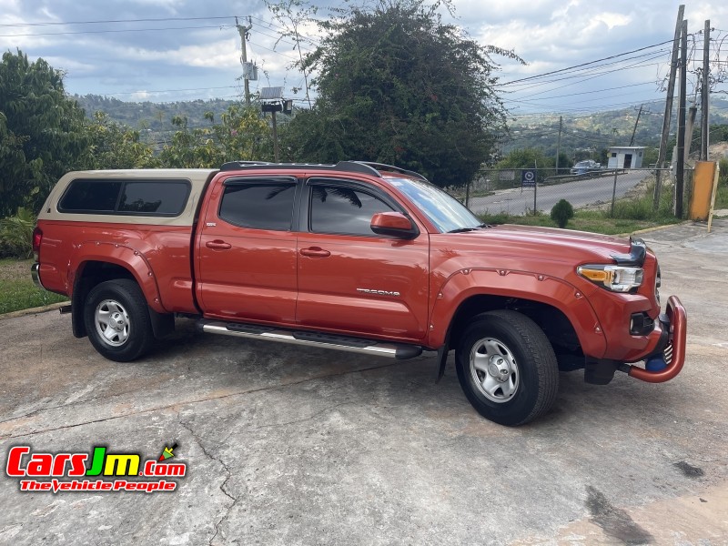 2017 Toyota Tacoma image25