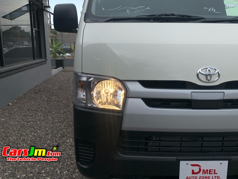 2019 Toyota Hiace image3