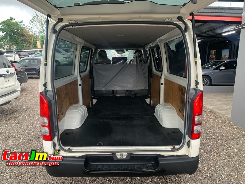 2019 Toyota Hiace image9