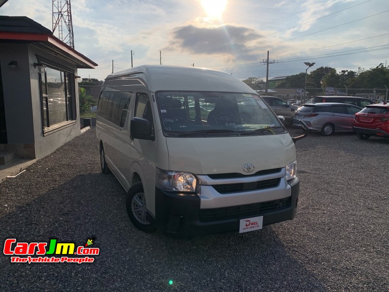 2023 Toyota Hiace image3